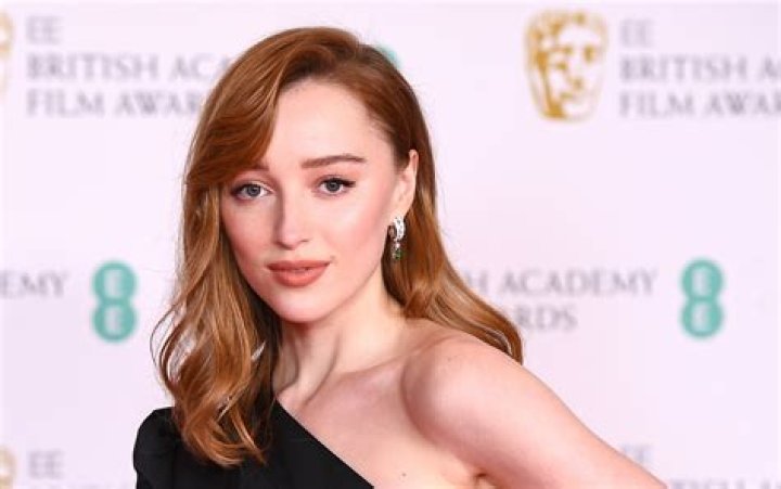 Phoebe Dynevor Net Worth | Celebrity Net Worth