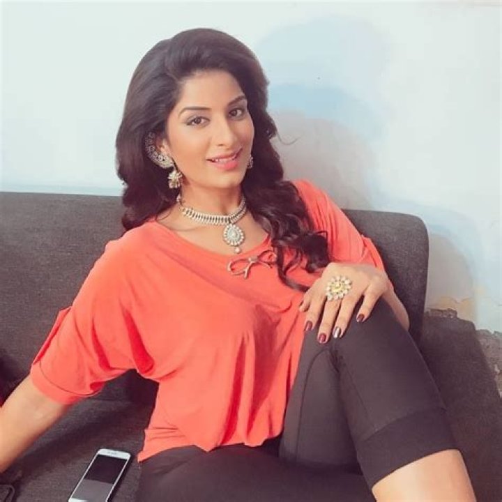 Poonam Dubey (Actress) Height, Weight, Age, Body Statistics