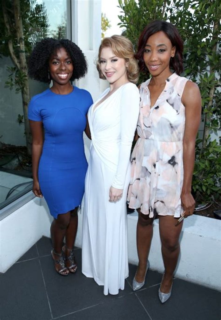 Renee Olstead Height, Weight, Age, Spouse, Family, Facts, Biography