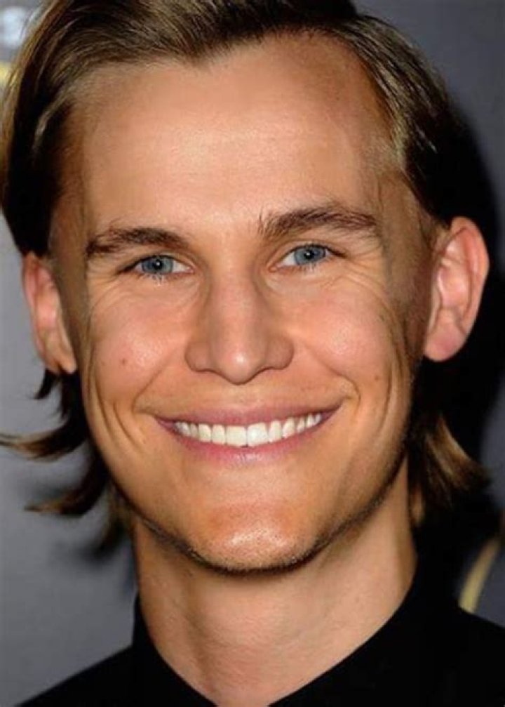Rhys Wakefield Height, Weight, Age, Girlfriend, Family, Facts, Biography