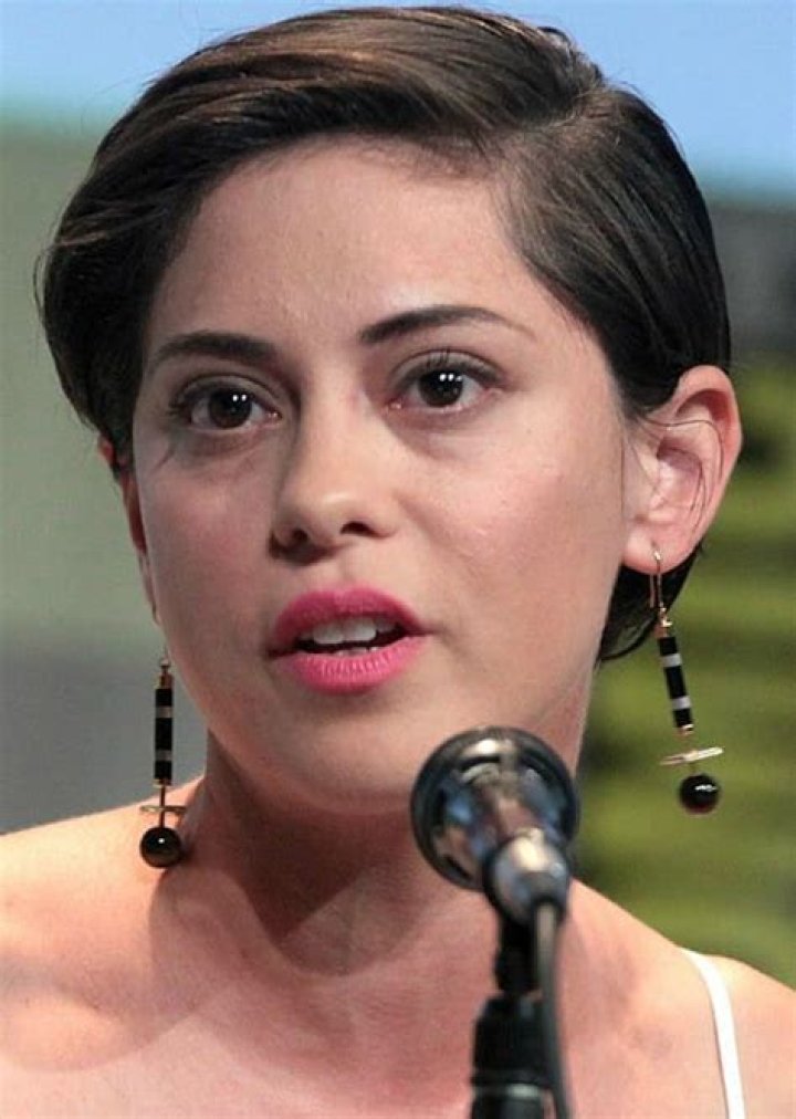 Rosa Salazar Height, Weight, Age, Boyfriend, Family, Facts, Biography