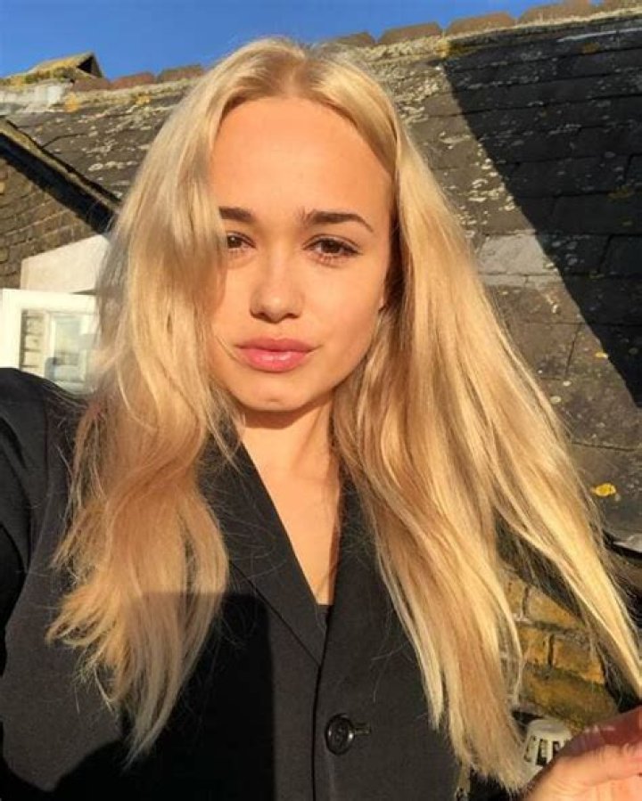 Rose Williams Height, Weight, Age, Boyfriend, Family, Facts, Biography