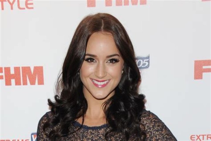 Rosie Jones Net Worth | Celebrity Net Worth