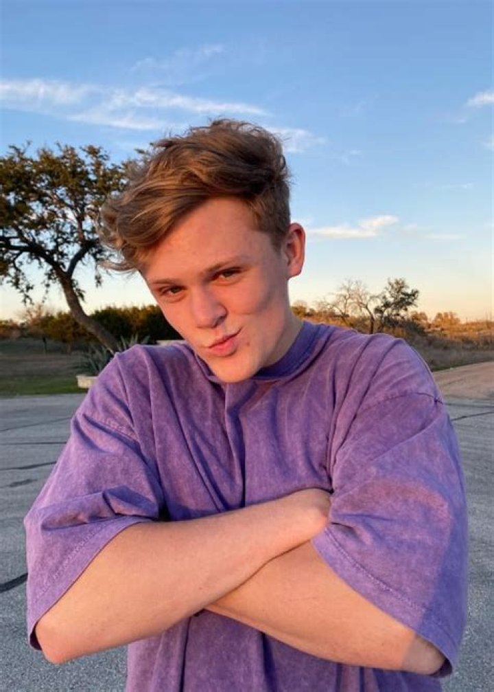 Ryan Trahan Height, Weight, Age, Body Statistics, Girlfriend, Family, Facts