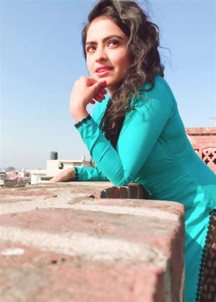 Simi Chahal Height, Weight, Age, Body Statistics