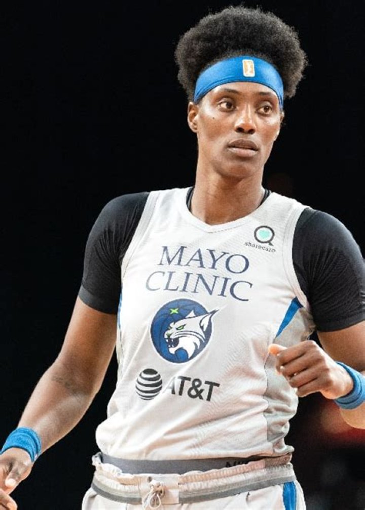 Sylvia Fowles Height, Weight, Age, Boyfriend, Family, Facts, Biography