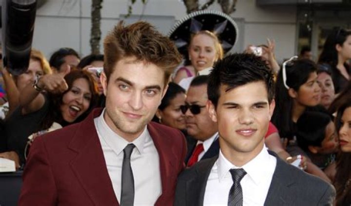 Taylor Lautner Talks “Awkward” Rivalry With Robert Pattinson