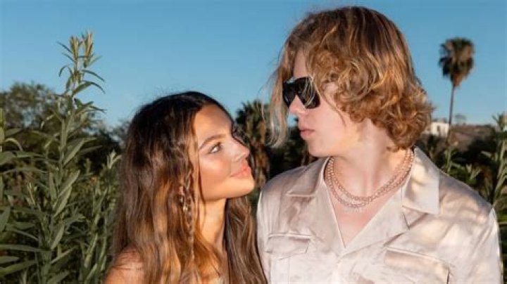 The Kid Laroi GF 2021 - The Rapper Is Dating His TikTok Star Girlfriend!