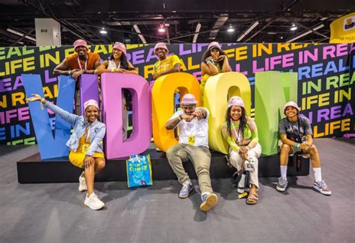 The Merrell Twins Reminisce on Seven Years at VidCon and Talk Hosting ‘Night of Awesomeness’ During VidCon Now (Exclusive) – Celeb Secrets