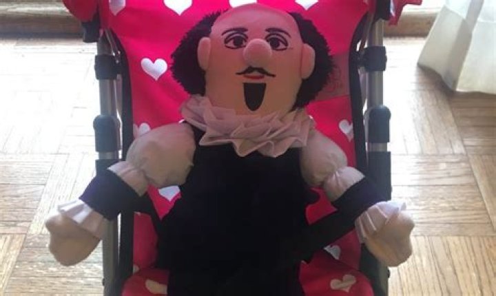 This Creepy Doll of William Shakespeare Is Going Viral for the Funniest Reason