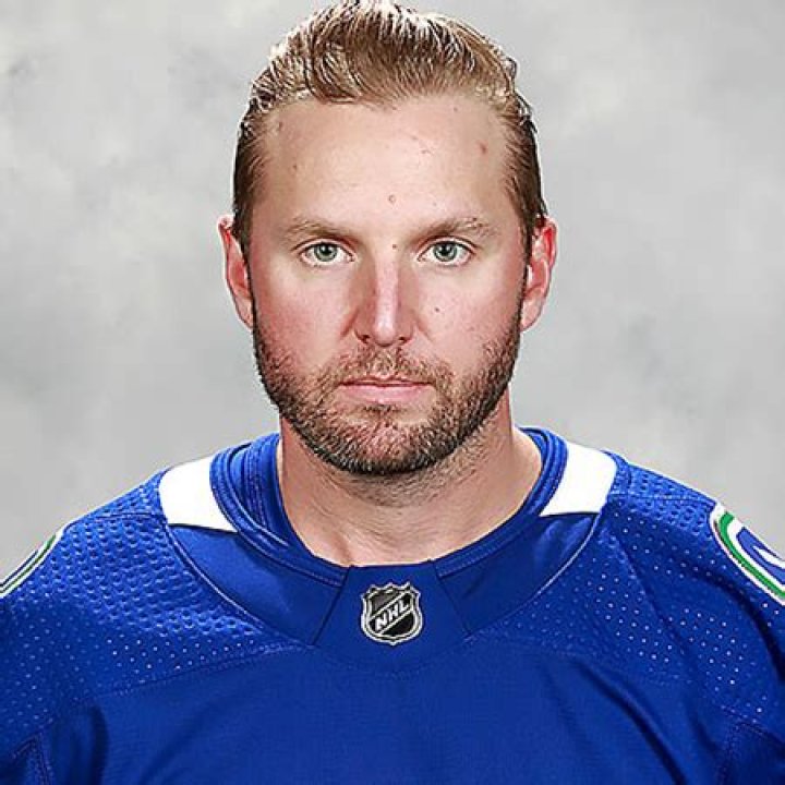 Thomas Vanek Biography- NHL player, Salary, Contract, Earnings, Net worth, Married, Wife, Children, Family, Relationship, Affair, Age, Height