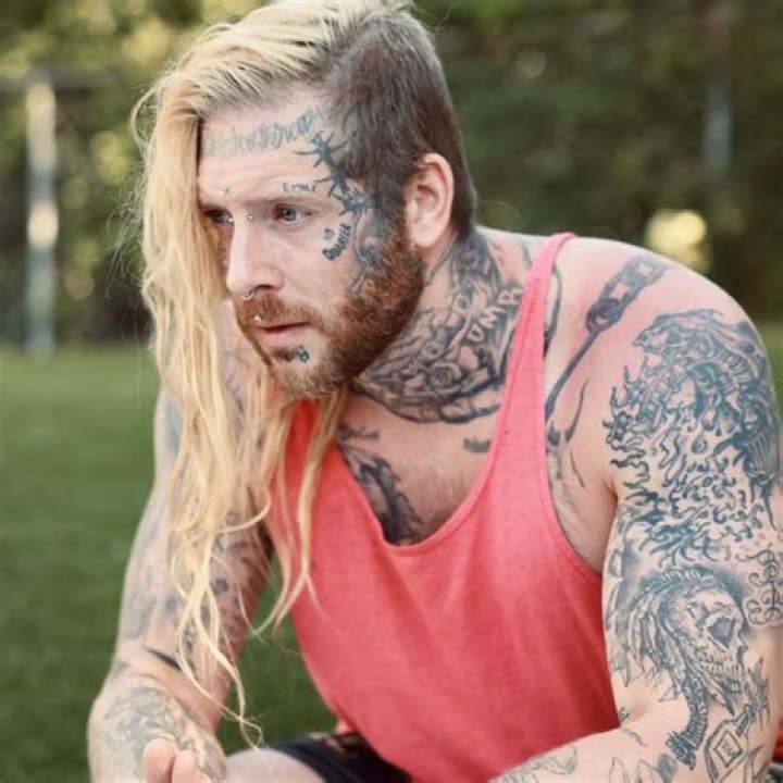 Tom MacDonald Height, Weight, Age, Girlfriend, Family, Facts, Biography