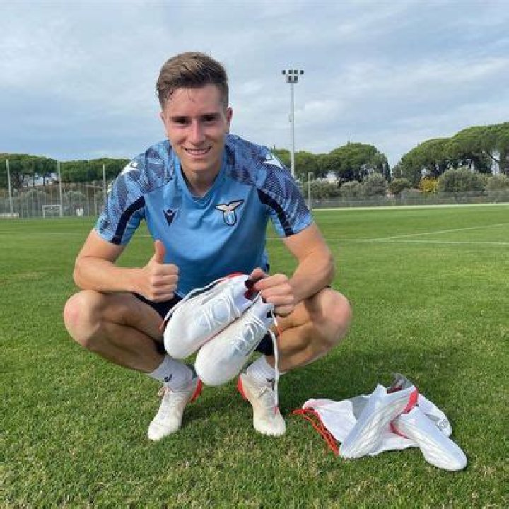 Toma Basic Bio, Age, Net Worth, Salary, Market Value, Transfer, & Dating