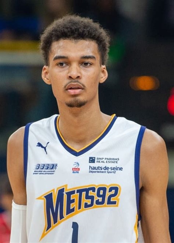 Victor Wembanyama Height, Weight, Age, Girlfriend, Family, Facts