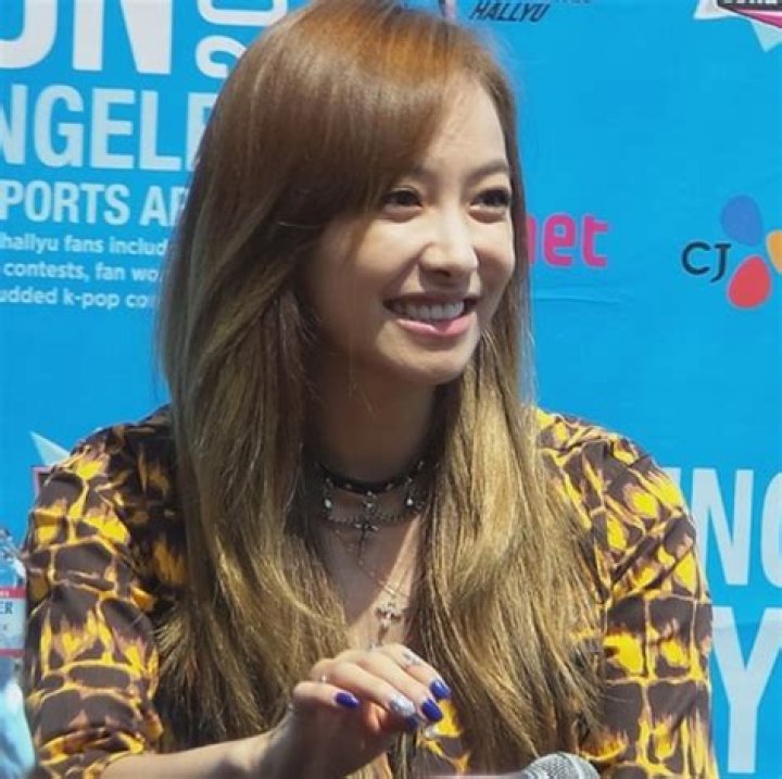 Victoria Song Height, Weight, Age, Body Statistics, Boyfriend, Biography