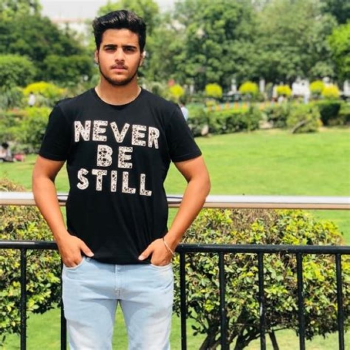 Vivrant Sharma Height, Weight, Age, Body Statistics