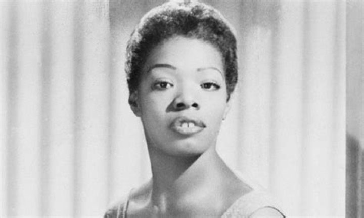 Where Did Maya Angelou Grow Up?