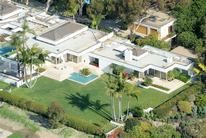 Where Does Simon Cowell Live?