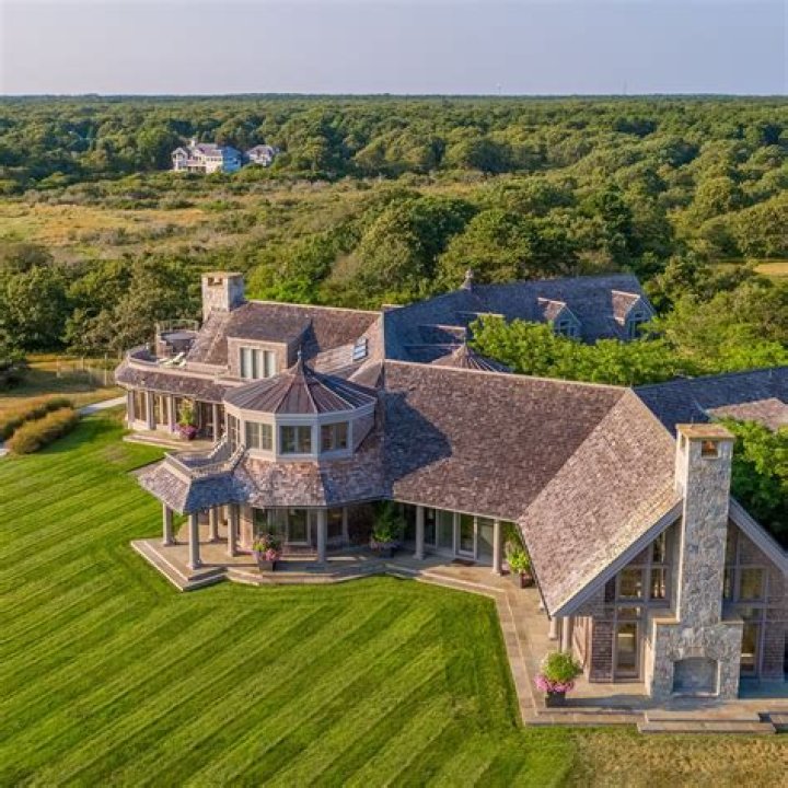 Whitney Houston's Estate Inks Deal For A Hologram Tour