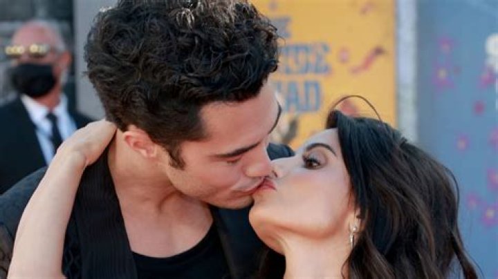 Who is Darren Lewis Dating Now?