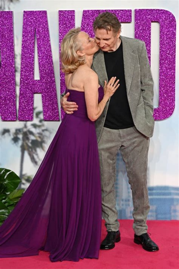 Who is Evelina Barry Dating Now?