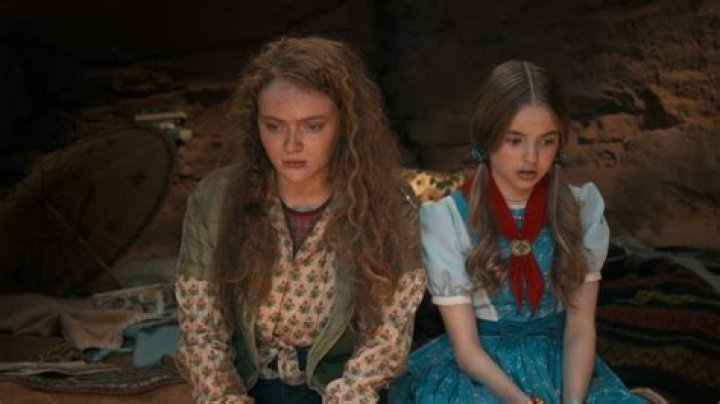 Who is Holly Peers Dating Now?