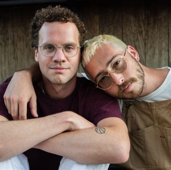 Who is Julien Ehrlich Dating Now?