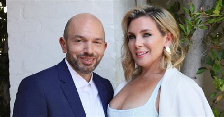 Who is June Diane Raphael Dating Now?