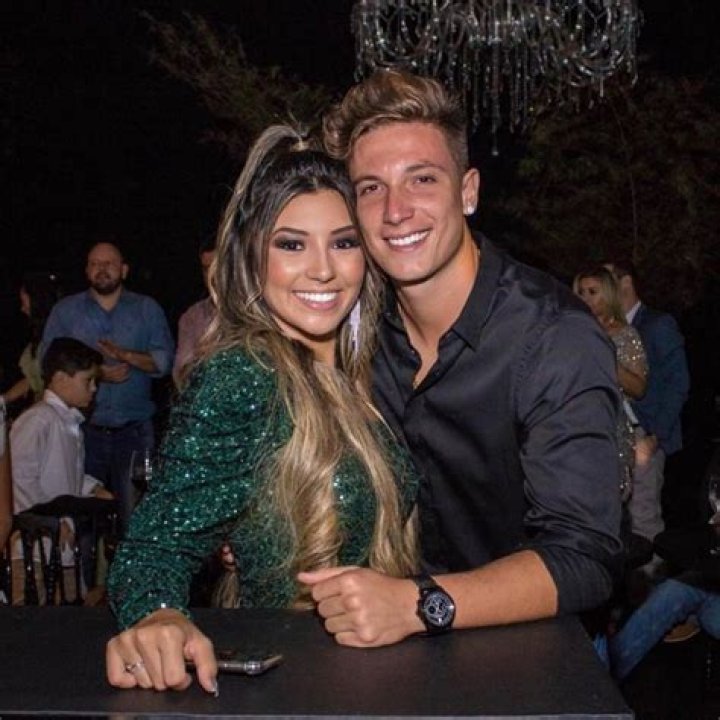 Who is Juninho Manella Dating Now?