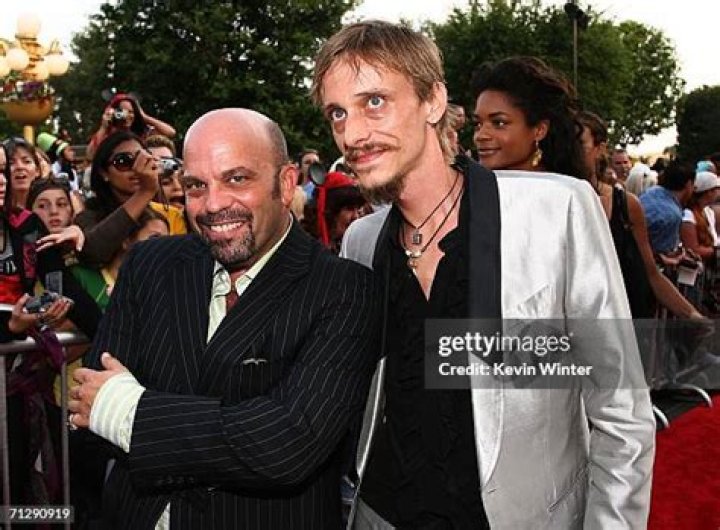 Who is Lee Arenberg Dating Now