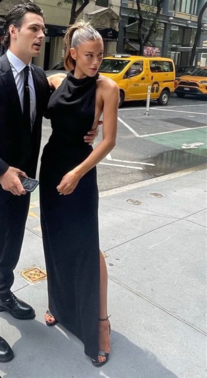 Who is Mat Barzal Dating Now