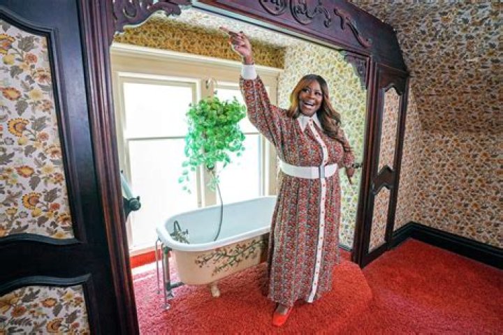 Who is Retta Dating Now?