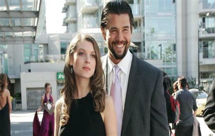 Who is Steve Rothery Dating Now?