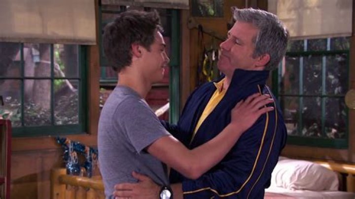 Who is Zander Hodgson Dating Now