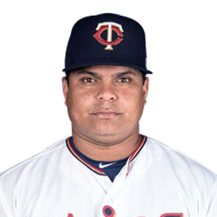 Willians Astudillo Biography- MLB player, salary, stats, contracts, net worth, married, relationship, wife, children, career, age, family, height, nationality