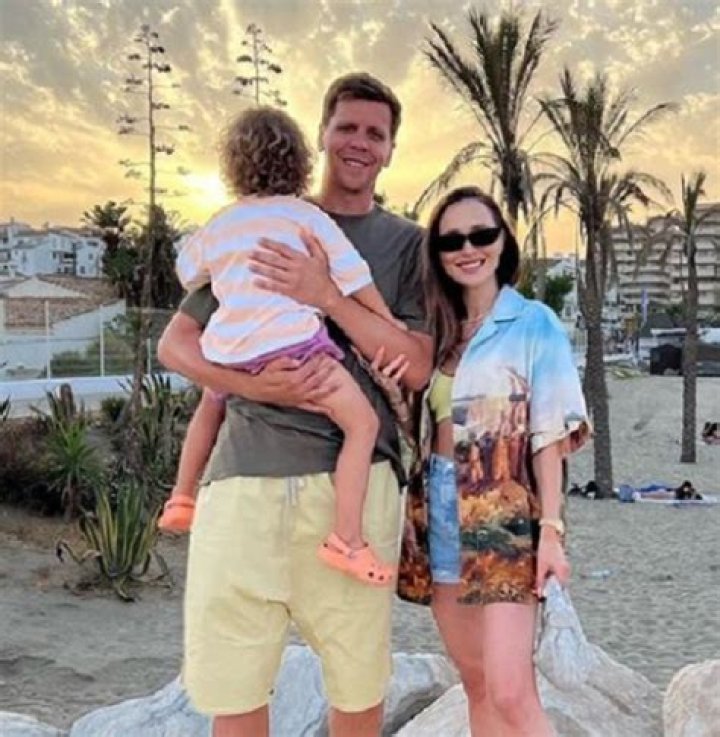 Wojciech Szczesny | Bio, Salary, Net Worth, Wife, Girlfriend, Instagram, FIFA 22, Stats, Wiki, Height, Parents, Transfers
