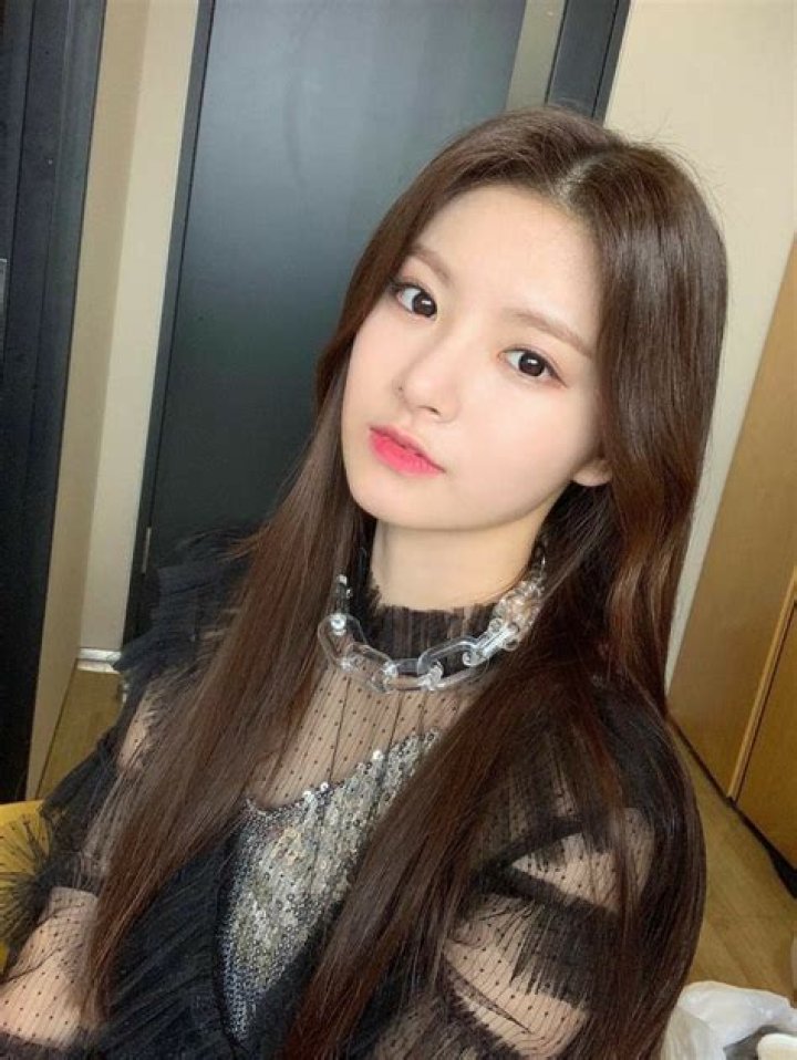 Yiren (Wáng Yírén) Height, Weight, Age, Body Statistics